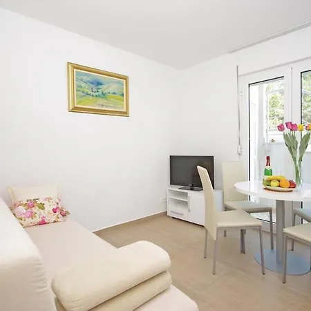 Apartment Mila *